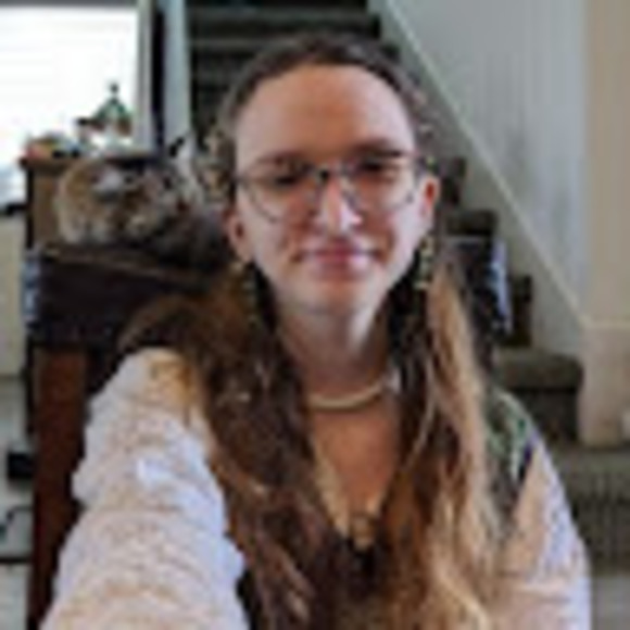 Meet your Posher, Gwen - Picture 1 of 1